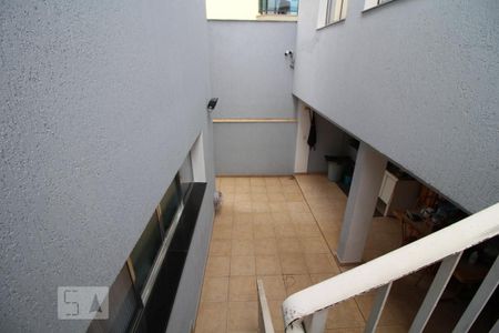 Casa à venda com 300m², 3 quartos e 6 vagasCorredor