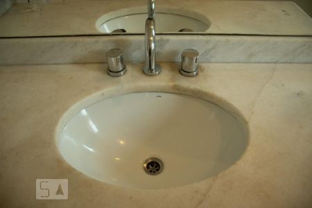 Apartamento à venda com 110m², 3 quartos e 1 vaga Apartamento à venda com 110m², 3 quartos e 1 vagaBanheiro