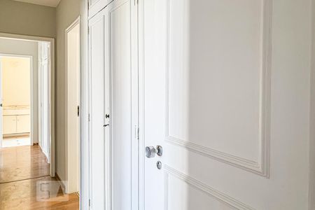 Corredor de apartamento à venda com 3 quartos, 115m² em Cambuí, Campinas