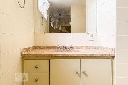 Apartamento para alugar com 115m², 3 quartos e sem vagaBanheiro