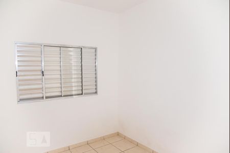 Quarto 1 de casa para alugar com 2 quartos, 60m² em Vila Carmosina, São Paulo
