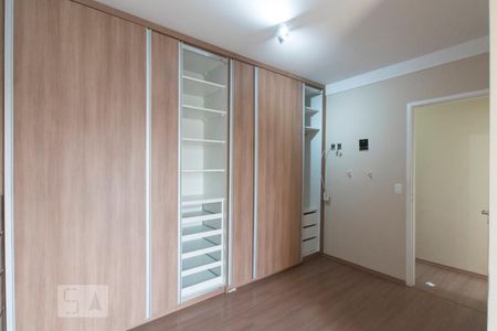 suíte de apartamento à venda com 2 quartos, 69m² em Jardim Tupanci, Barueri