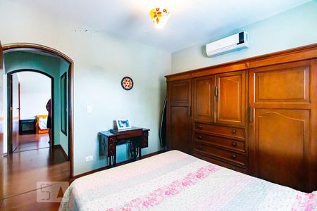 Casa à venda com 287m², 4 quartos e 3 vagasQuarto 2