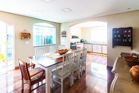 Casa à venda com 287m², 4 quartos e 3 vagasCozinha