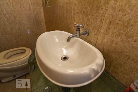 Casa para alugar com 300m², 4 quartos e 5 vagasLavabo