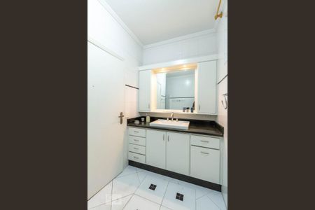 Casa para alugar com 300m², 4 quartos e 5 vagasBanheiro da suíte