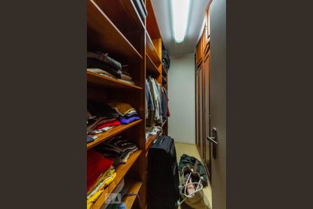 Casa para alugar com 300m², 4 quartos e 5 vagasCloset da suíte