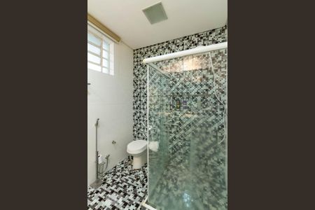 Casa para alugar com 300m², 4 quartos e 5 vagasBanheiro social