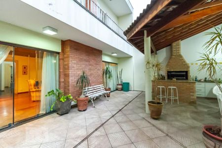 Casa para alugar com 300m², 4 quartos e 5 vagasChurrasqueira