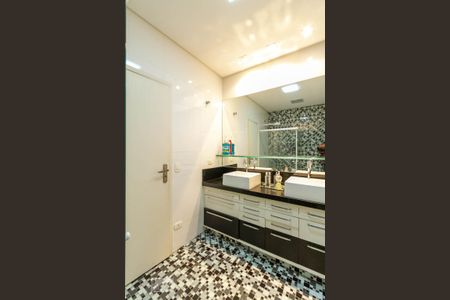 Casa para alugar com 300m², 4 quartos e 5 vagasBanheiro social