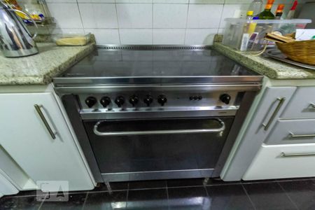 Casa para alugar com 300m², 4 quartos e 5 vagasFogão