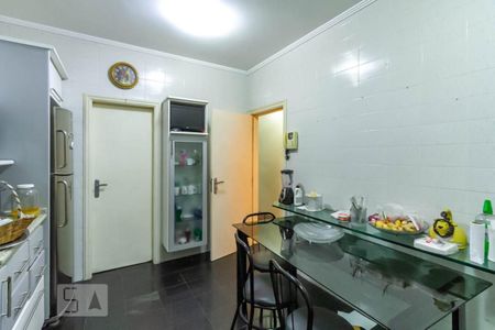 Casa para alugar com 300m², 4 quartos e 5 vagasCozinha