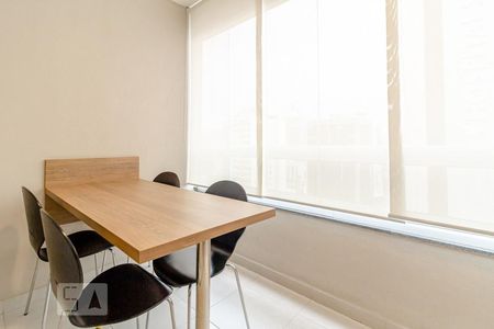 Studio para alugar com 30m², 1 quarto e 1 vaga Studio para alugar com 30m², 1 quarto e 1 vagaVaranda e Cozinha
