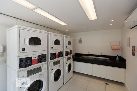Studio para alugar com 30m², 1 quarto e 1 vaga Studio para alugar com 30m², 1 quarto e 1 vagaÁrea comum - Lavanderia
