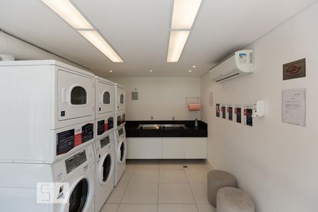 Studio para alugar com 30m², 1 quarto e 1 vaga Studio para alugar com 30m², 1 quarto e 1 vagaÁrea comum - Lavanderia