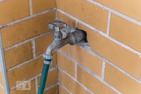 Casa à venda com 400m², 5 quartos e 8 vagasÁrea da churrasqueira - Torneira