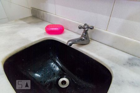 Casa à venda com 400m², 5 quartos e 8 vagasBanheiro da suíte - Torneira