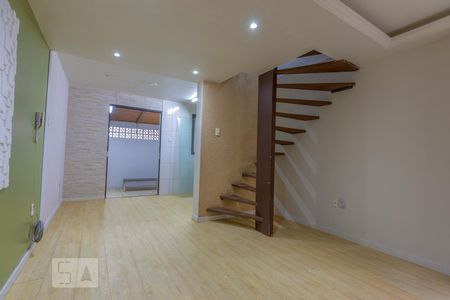 Sala de casa de condomínio para alugar com 2 quartos, 69m² em Santa Tereza, Porto Alegre