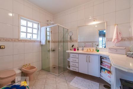 Casa de condomínio para alugar com 600m², 4 quartos e 6 vagasBanheiro da Suíte 3