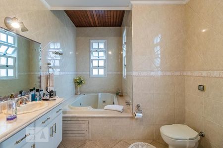 Casa de condomínio para alugar com 600m², 4 quartos e 6 vagasBanheiro da Suíte 4