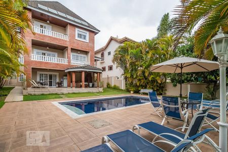 Casa de condomínio para alugar com 600m², 4 quartos e 6 vagasQuintal