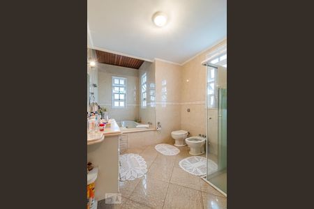 Casa de condomínio para alugar com 600m², 4 quartos e 6 vagasBanheiro da Suíte 4