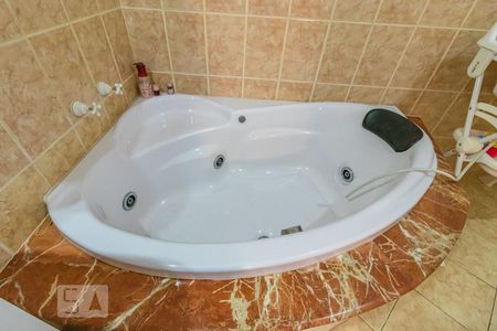 Casa de condomínio para alugar com 600m², 4 quartos e 6 vagasDetalhe do Banheiro da Suíte 1