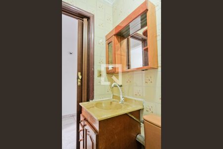 Banheiro de casa para alugar com 1 quarto, 30m² em Vila Guaca, São Paulo