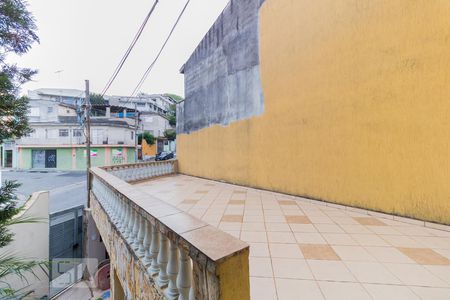 Casa à venda com 190m², 3 quartos e 2 vagas Casa à venda com 190m², 3 quartos e 2 vagasVaranda