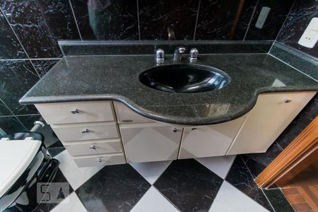 Casa à venda com 190m², 3 quartos e 2 vagas Casa à venda com 190m², 3 quartos e 2 vagasDetalhe banheiro