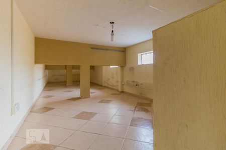 Casa à venda com 190m², 3 quartos e 2 vagas Casa à venda com 190m², 3 quartos e 2 vagasPorão
