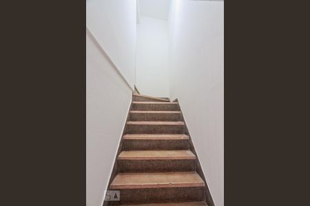 Escada de casa à venda com 4 quartos, 250m² em Jardim Monjolo, São Paulo