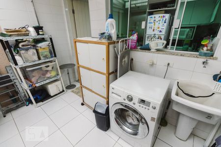 Casa de condomínio à venda com 68m², 2 quartos e 1 vagaLavanderia