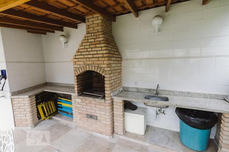 Casa de condomínio à venda com 68m², 2 quartos e 1 vagaChurrasqueira