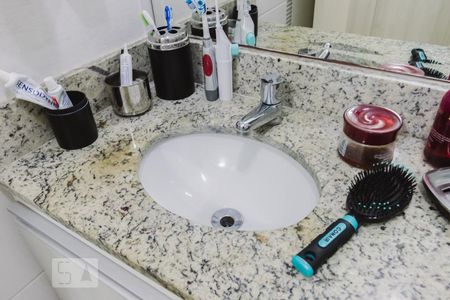 Casa de condomínio à venda com 68m², 2 quartos e 1 vagaBanheiro da Suíte 1 Pia