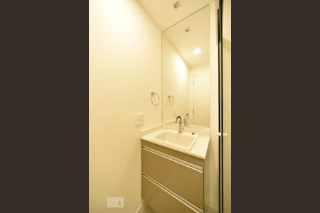 Banheiro de kitnet/studio para alugar com 1 quarto, 19m² em Brás, São Paulo