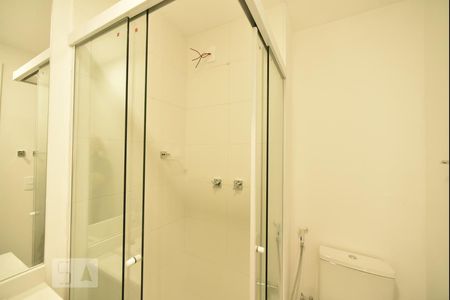 Banheiro de kitnet/studio para alugar com 1 quarto, 19m² em Brás, São Paulo