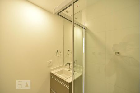 Banheiro de kitnet/studio para alugar com 1 quarto, 19m² em Brás, São Paulo