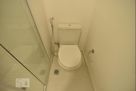Banheiro de kitnet/studio para alugar com 1 quarto, 19m² em Brás, São Paulo