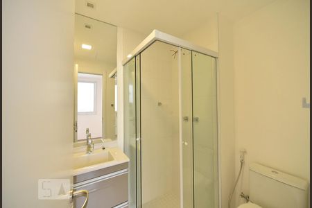 Banheiro de kitnet/studio para alugar com 1 quarto, 19m² em Brás, São Paulo