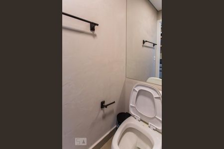Banheiro de kitnet/studio para alugar com 1 quarto, 17m² em Liberdade, São Paulo