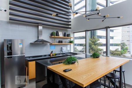 Cozinha Comum de kitnet/studio para alugar com 1 quarto, 17m² em Liberdade, São Paulo