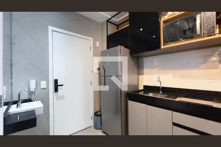 Cozinha de kitnet/studio para alugar com 1 quarto, 17m² em Liberdade, São Paulo