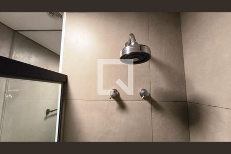 Banheiro de kitnet/studio para alugar com 1 quarto, 17m² em Liberdade, São Paulo