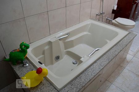 Casa à venda com 350m², 4 quartos e 6 vagasBANHEIRO SUITE