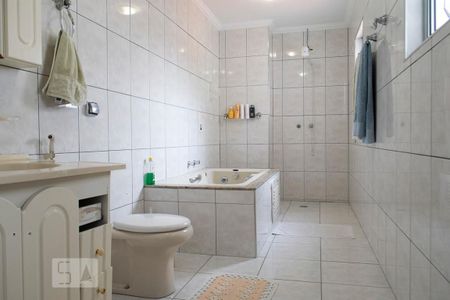 Casa à venda com 487m², 4 quartos e 5 vagasBANHEIRO SUITE