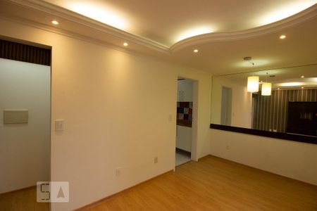 Sala  de casa de condomínio para alugar com 2 quartos, 50m² em Jardim Torino, Cotia