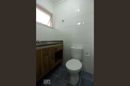 Banheiro Suite  de casa de condomínio para alugar com 2 quartos, 50m² em Jardim Torino, Cotia