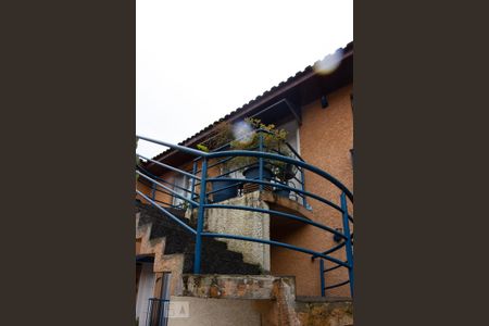 Casa de condomínio para alugar com 50m², 2 quartos e 1 vagaDetalhe - Escada