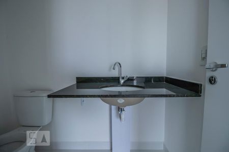 Banheiro de kitnet/studio à venda com 1 quarto, 33m² em Mirandópolis, São Paulo
